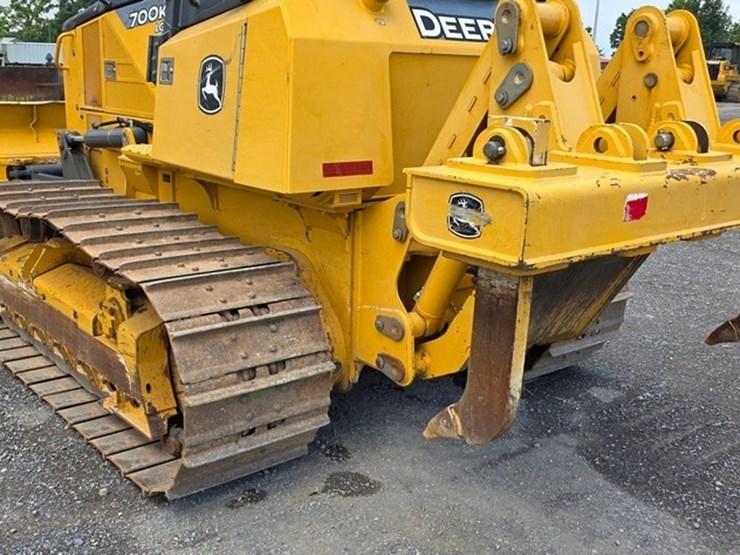 2014-deere-700k-lgp-image-24