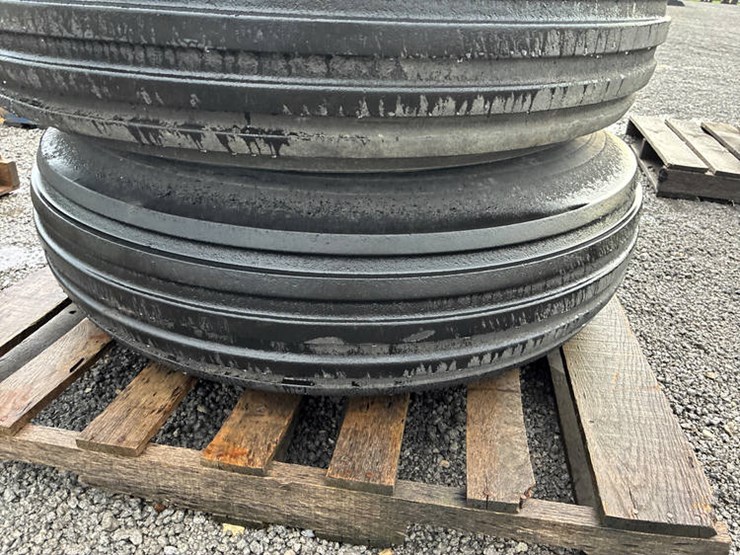 #113245-•-11.25-24-tires-on-jd-rims-image-3
