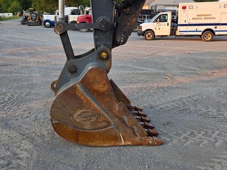 2013-deere-160g-lc-image-8
