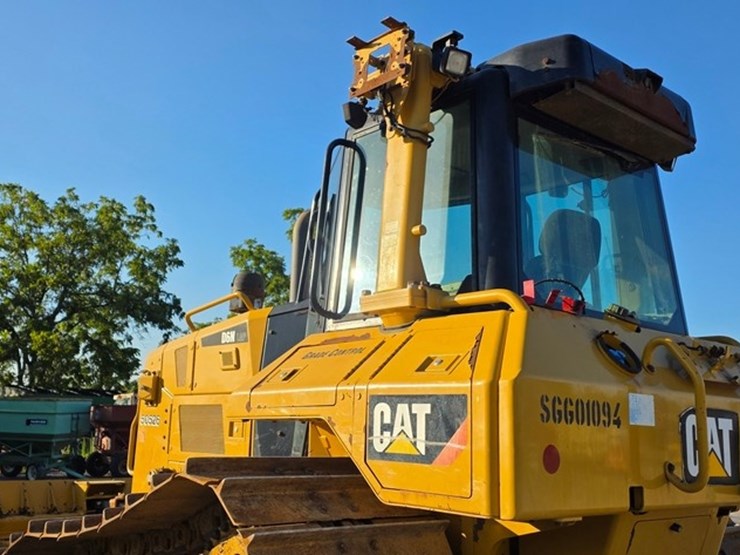 2019-caterpillar-d6n-lgp-image-26