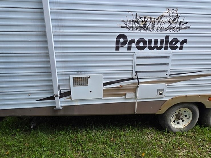 2003-fleetwood-2-axle-camper-(title)-image-13