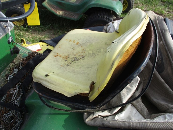 john-deere-110-image-5