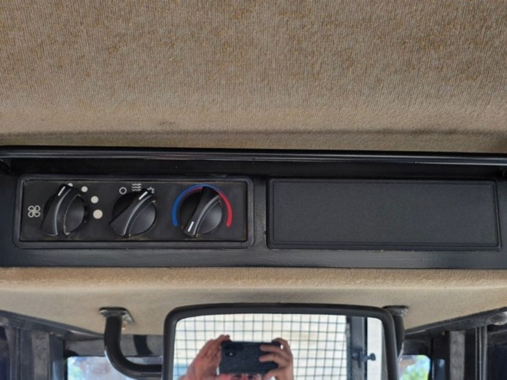 2012-case-850l-xlt-image-71