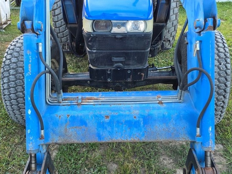 new-holland-tn70d-image-38