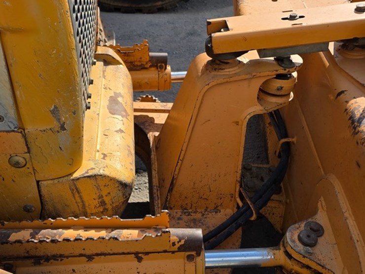 2012-case-850l-xlt-image-45
