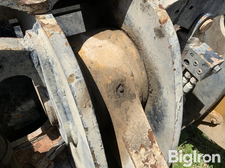 2014-caterpillar-950k-image-17