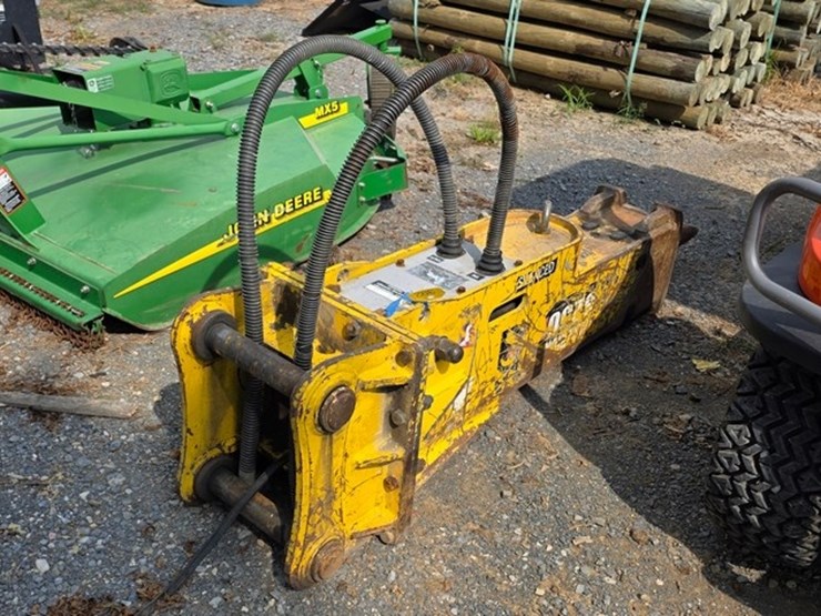 maverick-3250-excavator-hammer-image-2