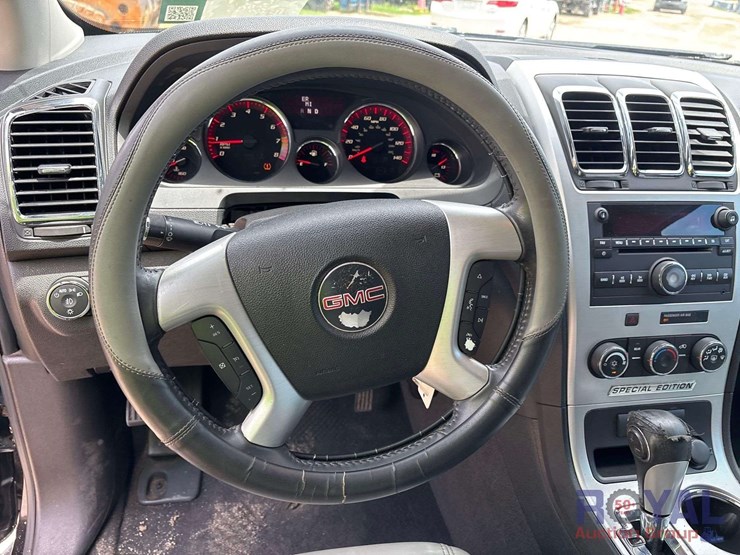 2011-gmc-acadia-sle-image-10