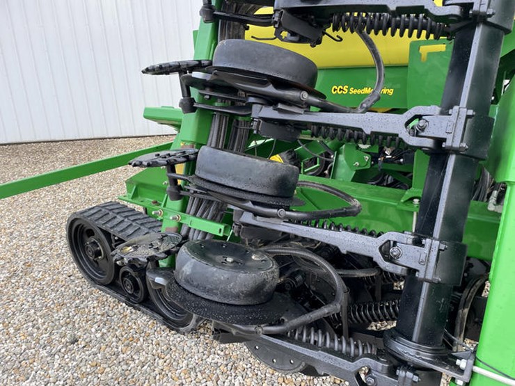 2017-john-deere-1990-image-35
