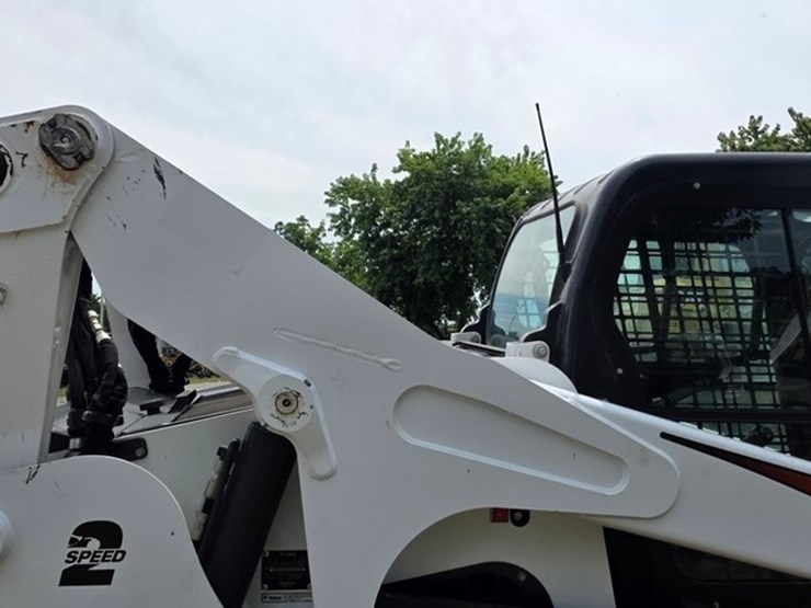 2020-bobcat-s850-image-16
