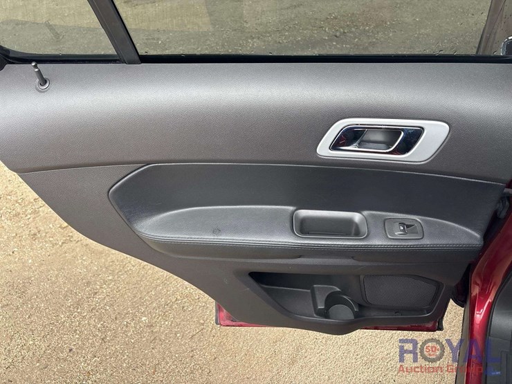 2013-ford-explorer-image-16