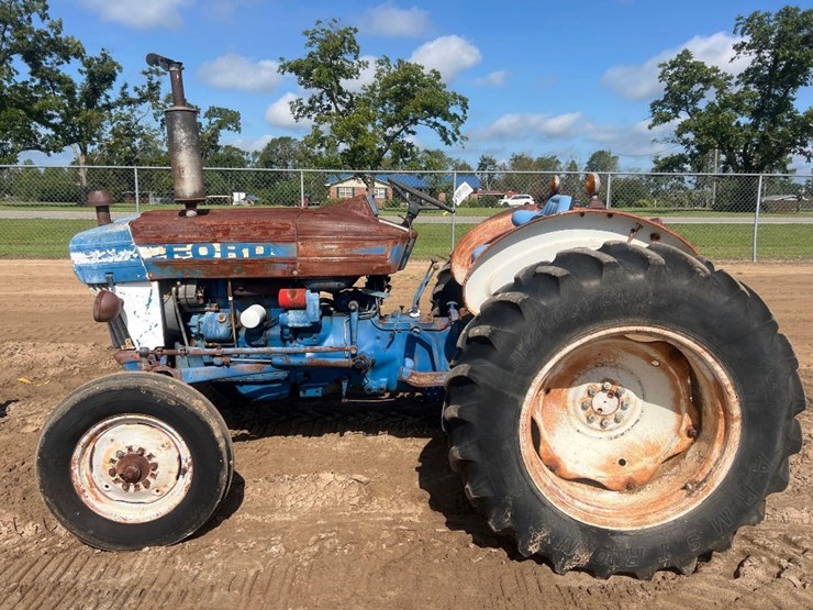 ford-2810-image-1