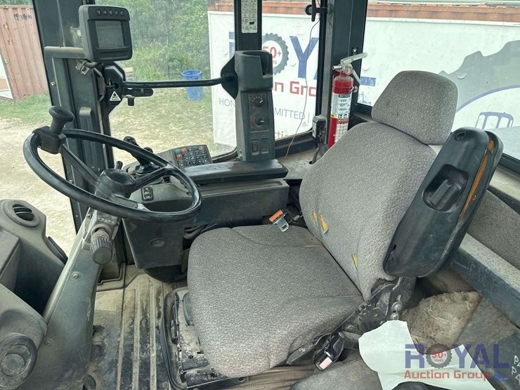 2013-deere-544k-image-14