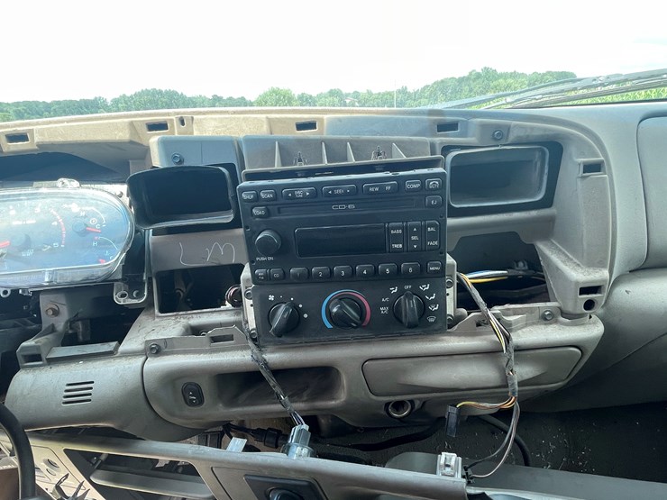 2002-ford-f350-xlt-image-24