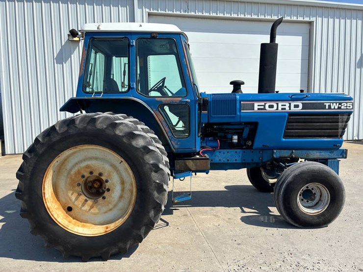 ford-tw25-image-4