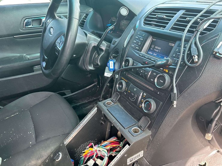 2016-ford-explorer-image-23
