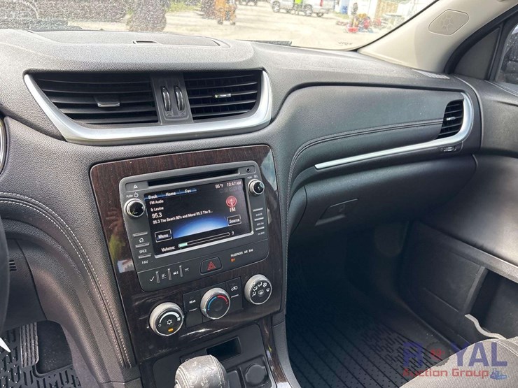 2016-chevrolet-traverse-image-13