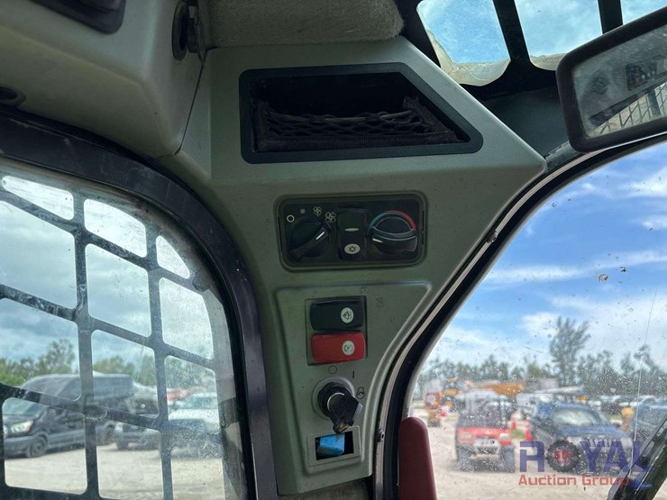 2015-caterpillar-299d2-xhp-image-17