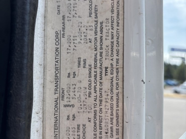 1996-international-8100-image-46