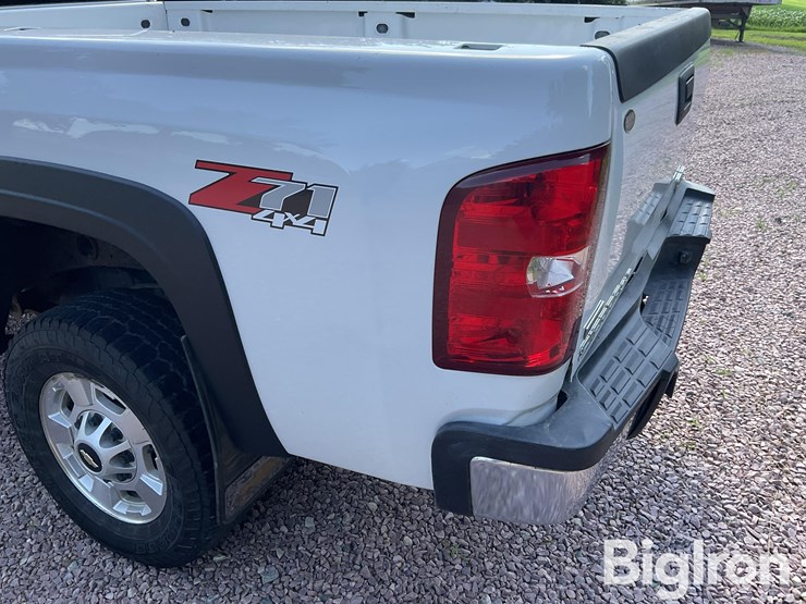 2012-chevrolet-silverado-2500-image-16