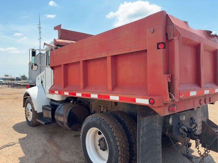 2000-peterbilt-330-image-4