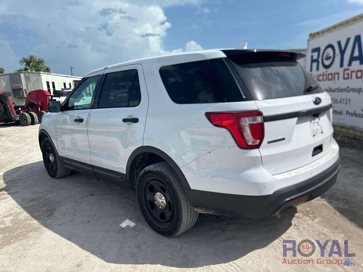 2016-ford-explorer-image-4