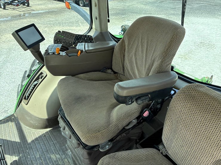 2014-john-deere-8285r-image-75