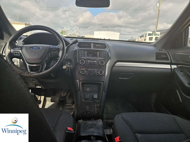 2017-ford-explorer-image-28