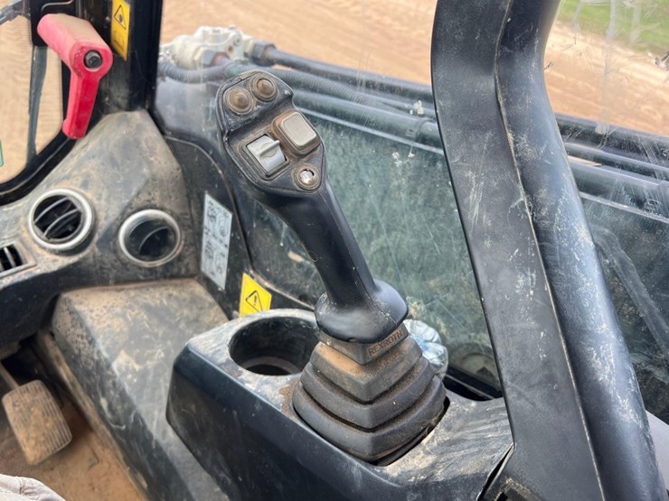 jcb-3ts-8t-image-26