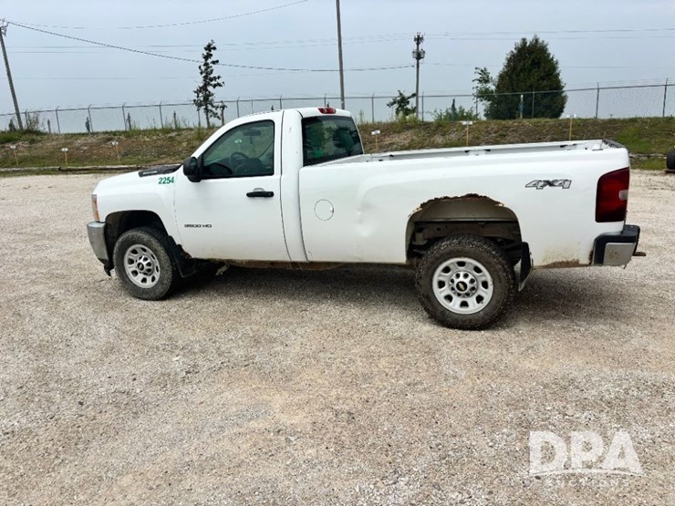 2013-chevrolet-3500hd-image-10