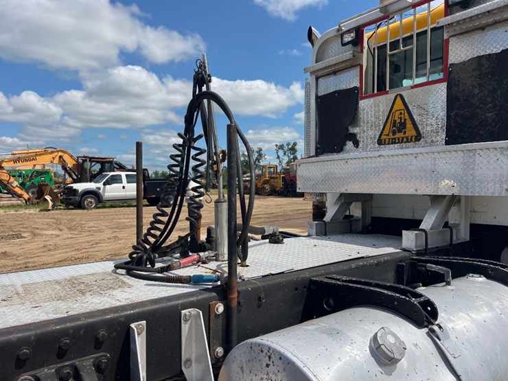 1996-peterbilt-379-image-19