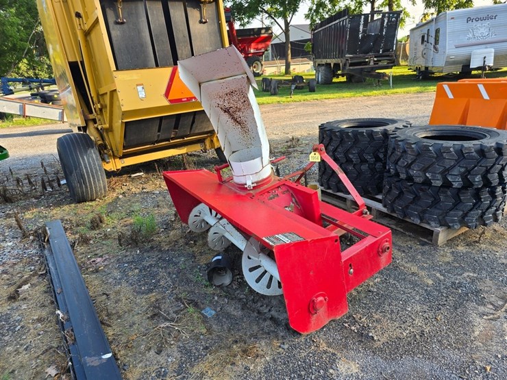 mckee-320-3pt.-snowblower-image-2