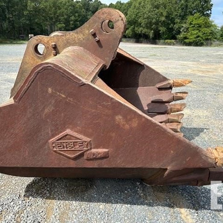 HENSLEY BUCKET FOR DEERE 600CLC EXCAVATOR