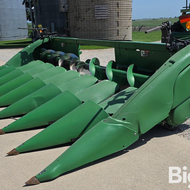 2013 JOHN DEERE 608C