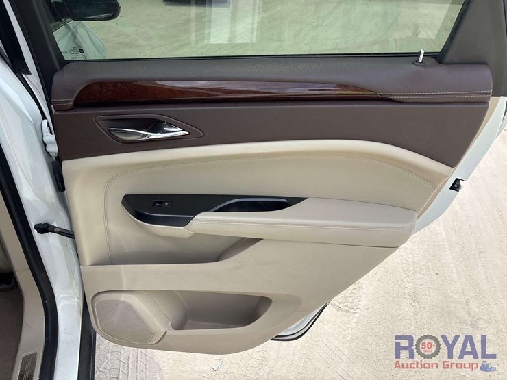 2013-cadillac-srx-image-26