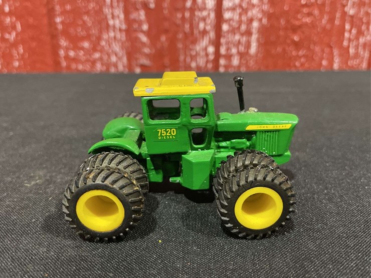 john-deere-7520-image-7