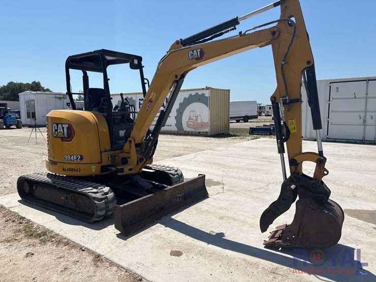2021-caterpillar-304e2-mini-excavator-image-2