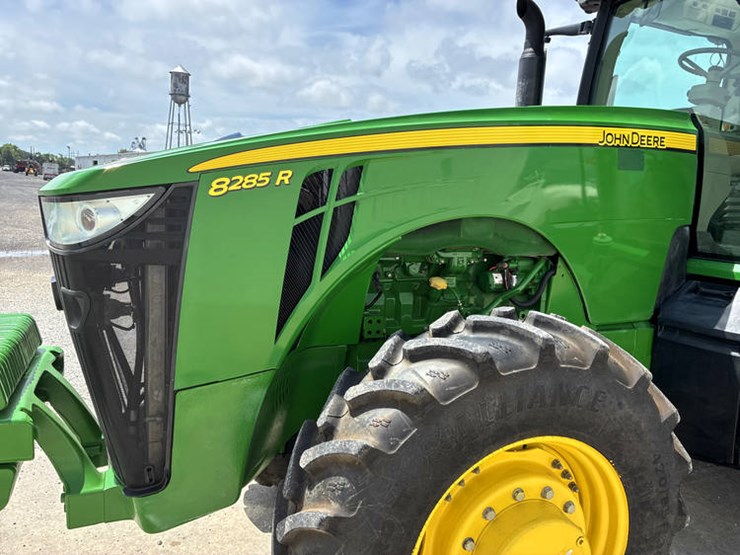2014-john-deere-8285r-image-38