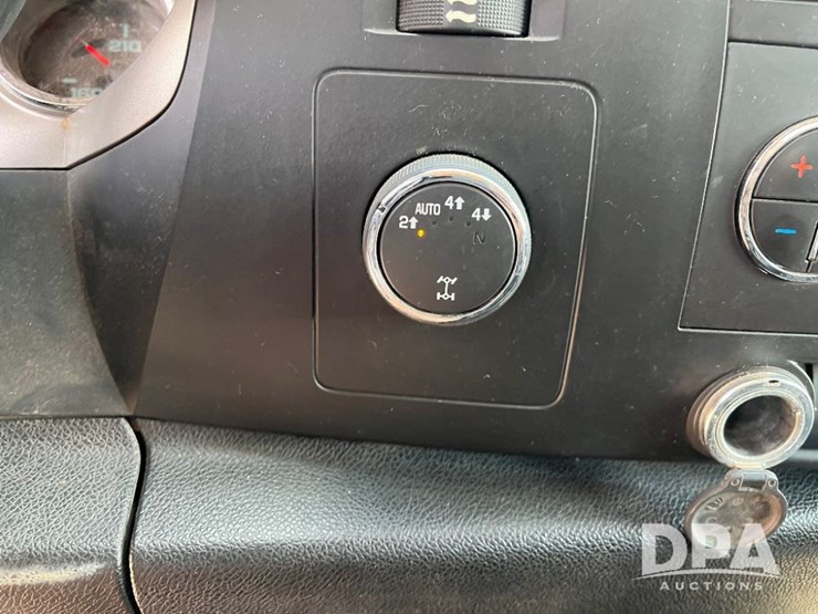 2012-chevrolet-silverado-image-60