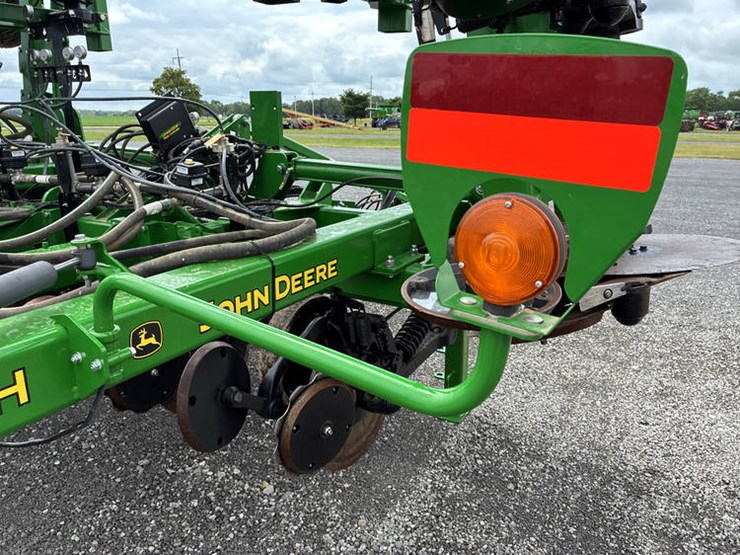 2023-john-deere-2510h-image-67
