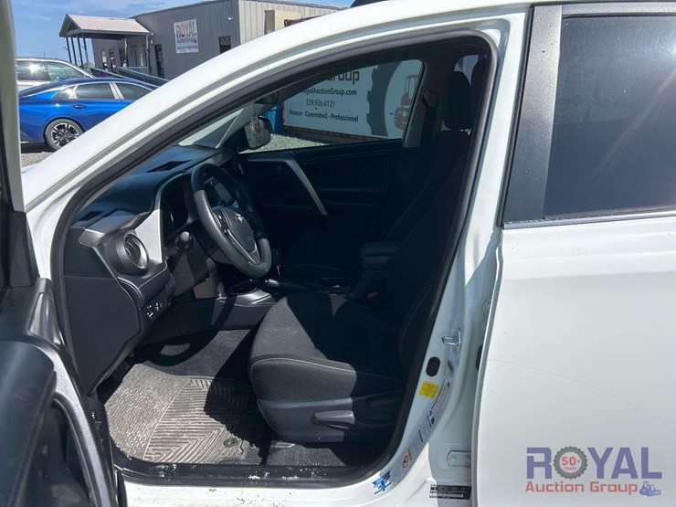 2018-toyota-rav4-image-12