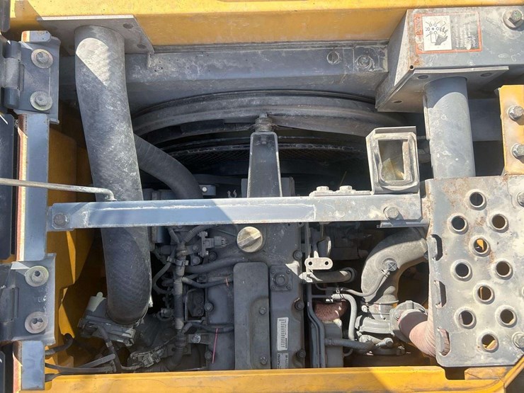 2015-deere-135g-image-23