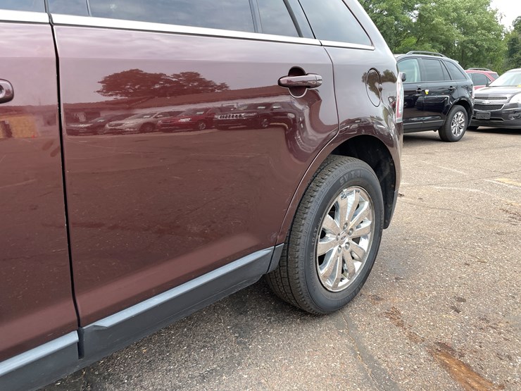 2010-ford-edge-image-18