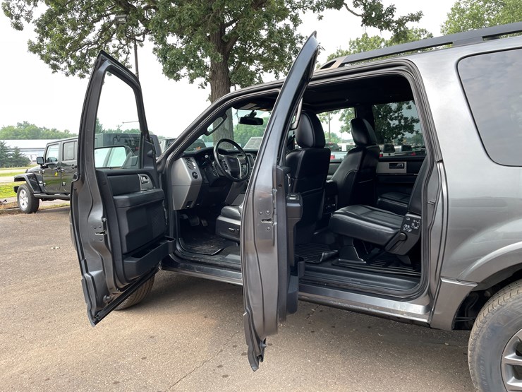 2017-ford-expedition-limited-image-37