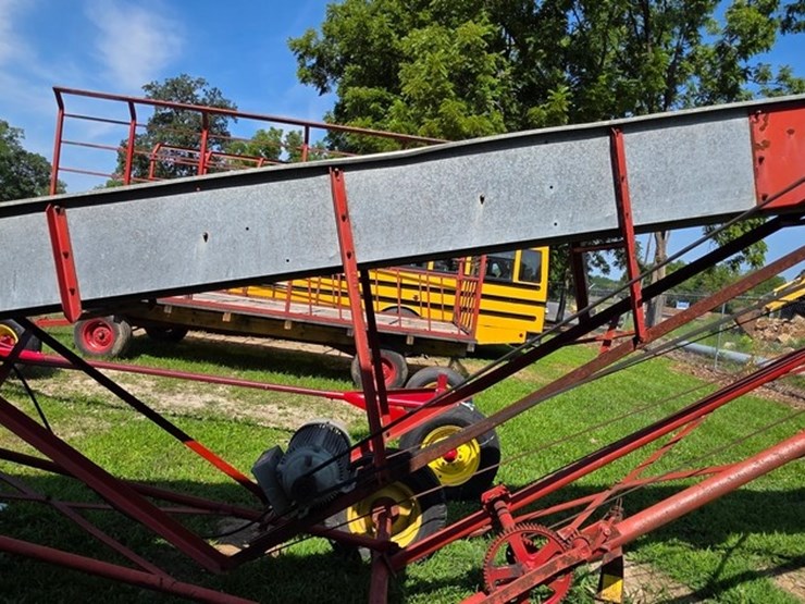 new-holland-155-image-17