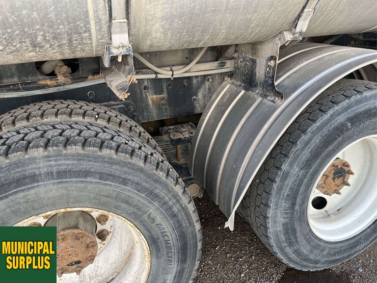 2000-freightliner-fl80-image-18