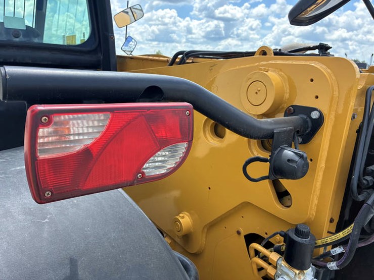 2018-caterpillar-th408d-image-37