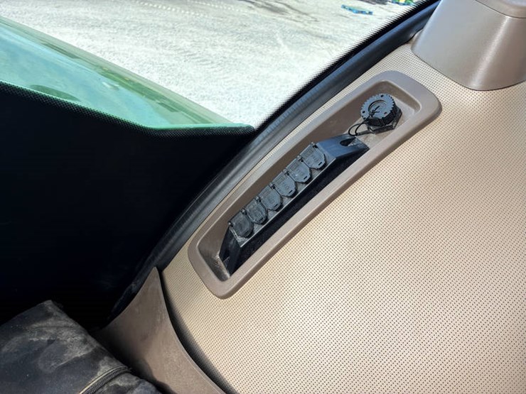 2018-john-deere-9620-image-102