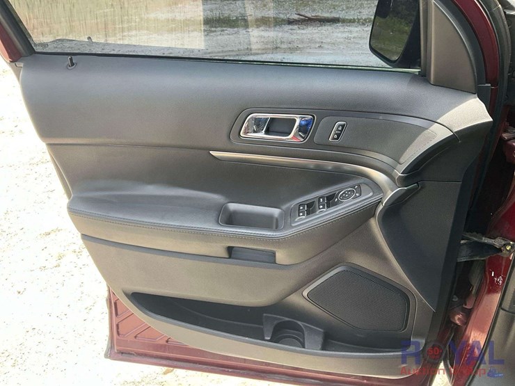 2015-ford-explorer-image-6