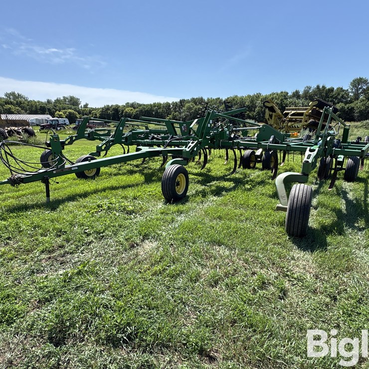 2010 JOHN DEERE 2410